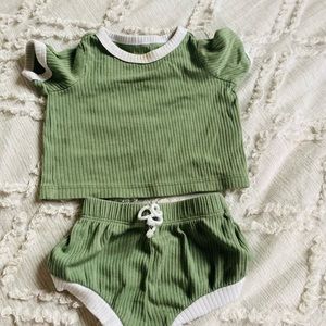 baby gender neutral outfit